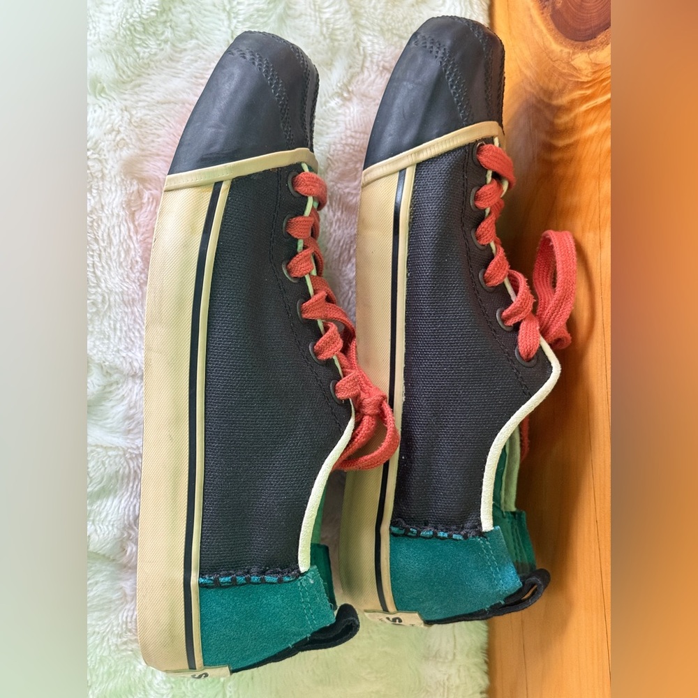 Sorel Black and Teal Sneakers with orange laces. - Picture 3 of 6
